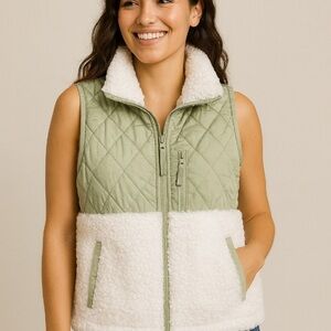 Abercrombie & Fitch Quilted Sherpa Vest – Soft Collection Size L
